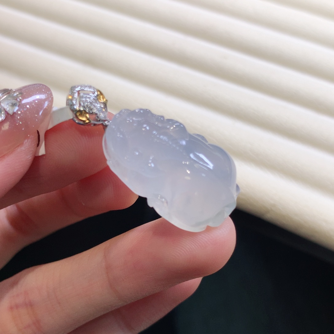 翡翠颈饰18K金镶嵌貔貅
