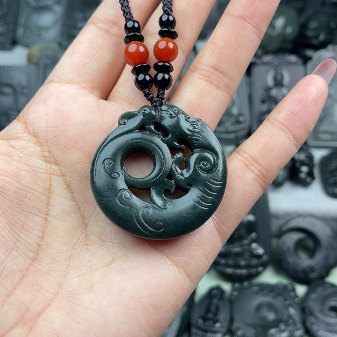 和田玉颈饰未镶嵌