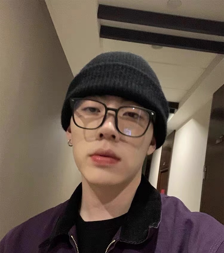 一号链接-A高级感黑框复古眼镜男