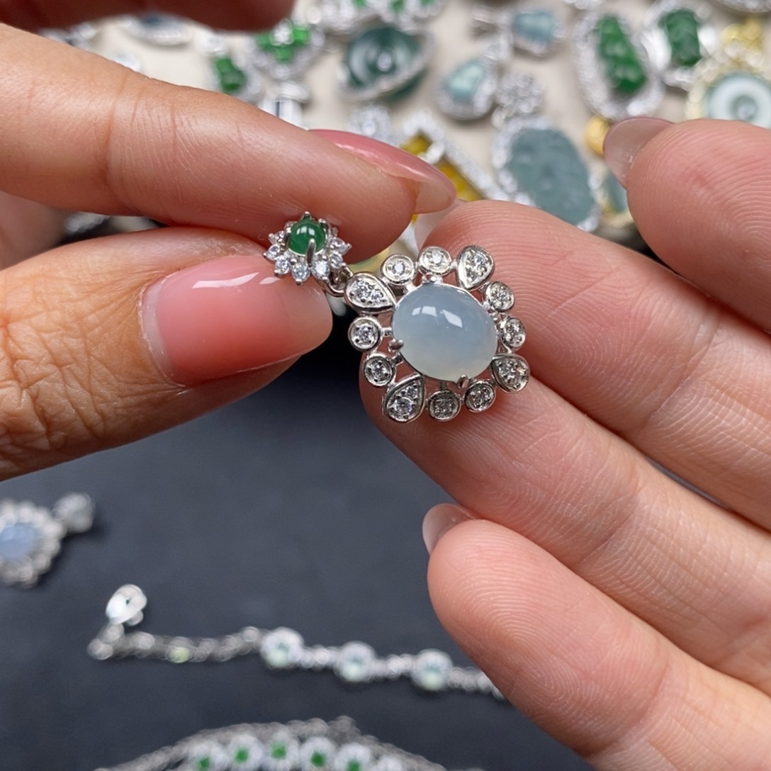 翡翠颈饰未镶嵌翡翠