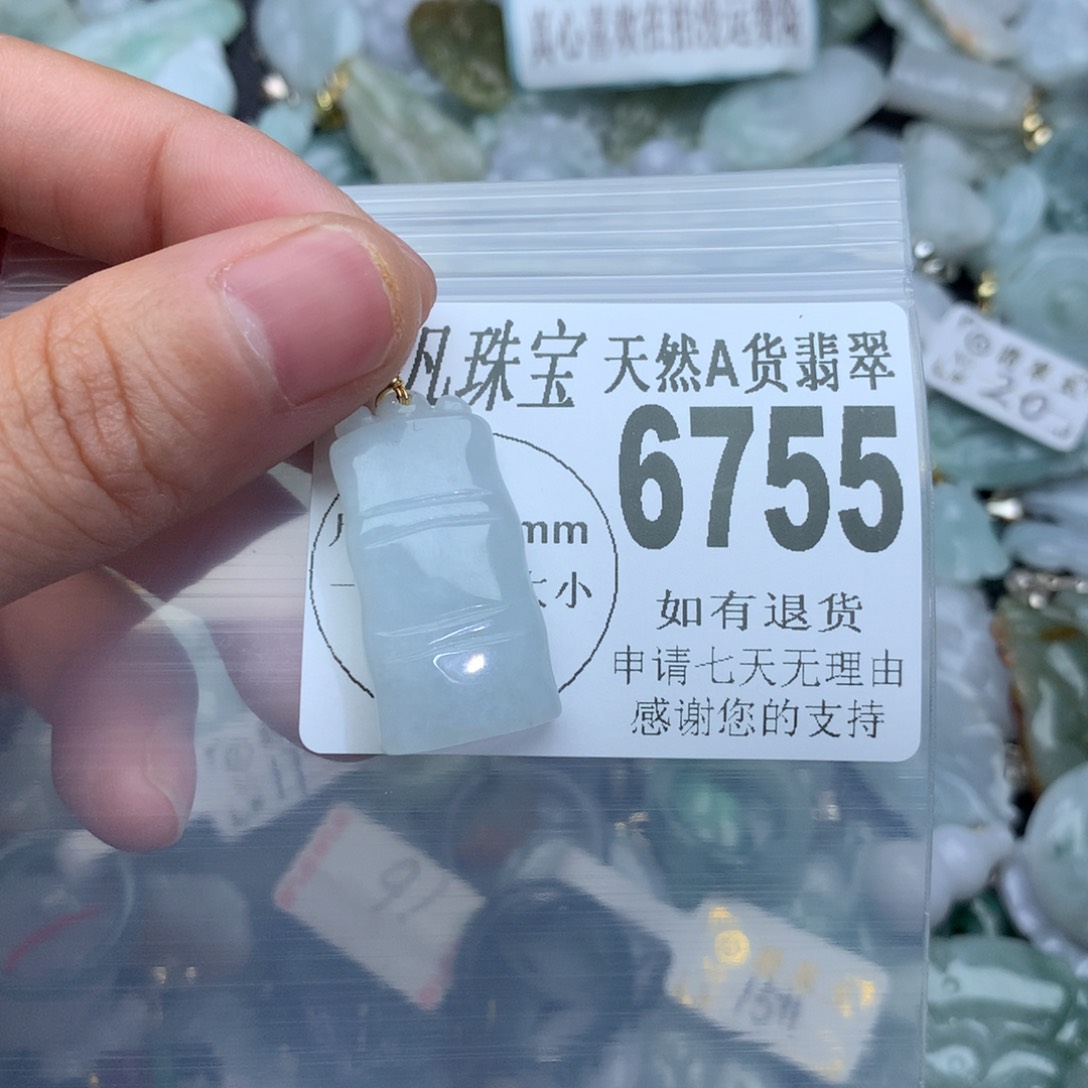 翡翠颈饰未镶嵌6755。