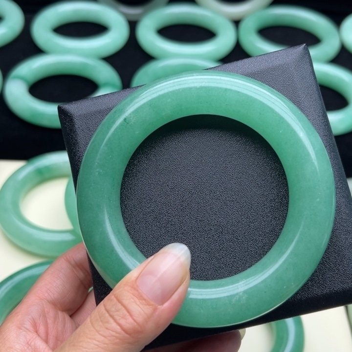 冰***蓝石英岩玉未镶嵌手镯