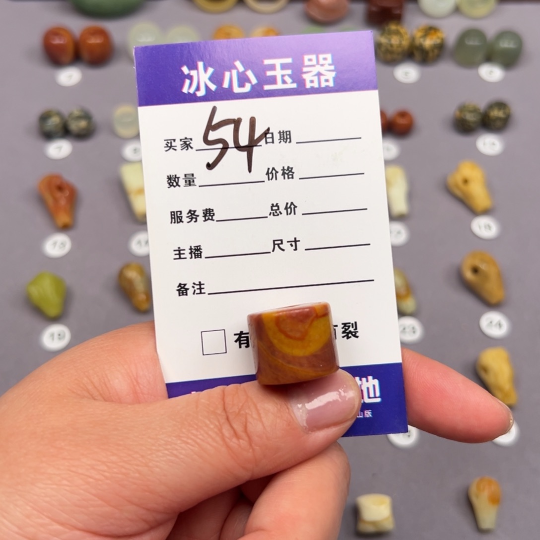 蛇纹石玉颈饰未镶嵌与****报