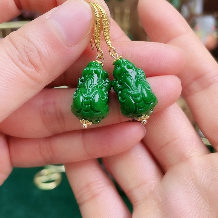 石英质玉耳钉合金绿貔貅
