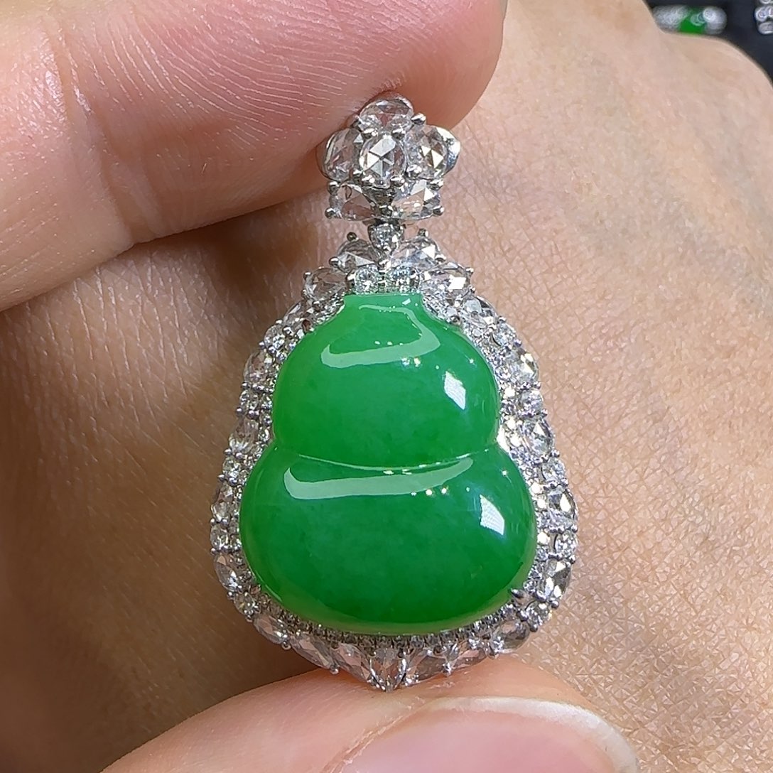 颈饰18K金镶嵌翡翠天然翡翠