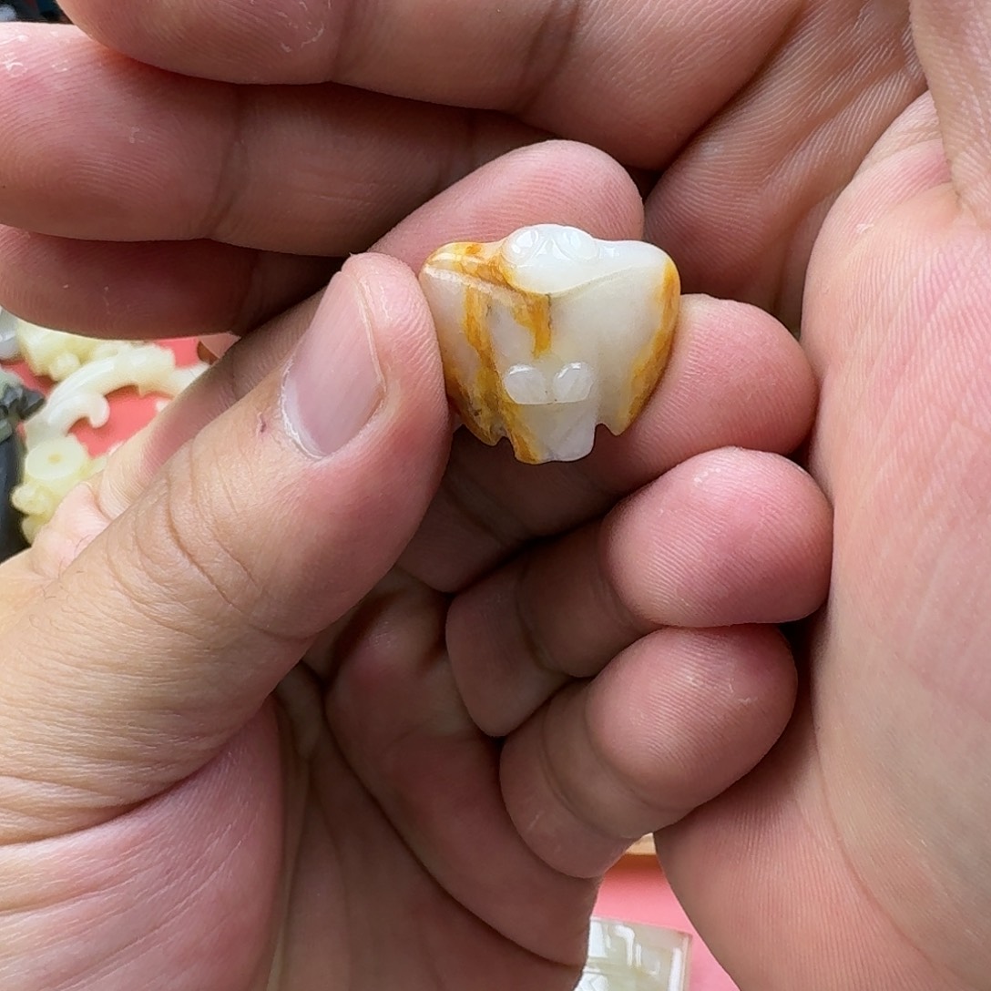 和田玉（糖玉）挂件未镶嵌