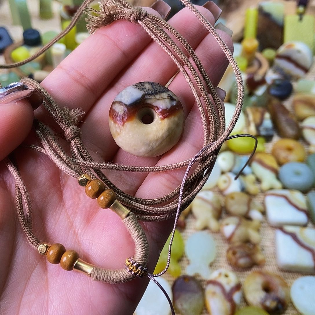 未镶嵌蛇纹石玉挂件