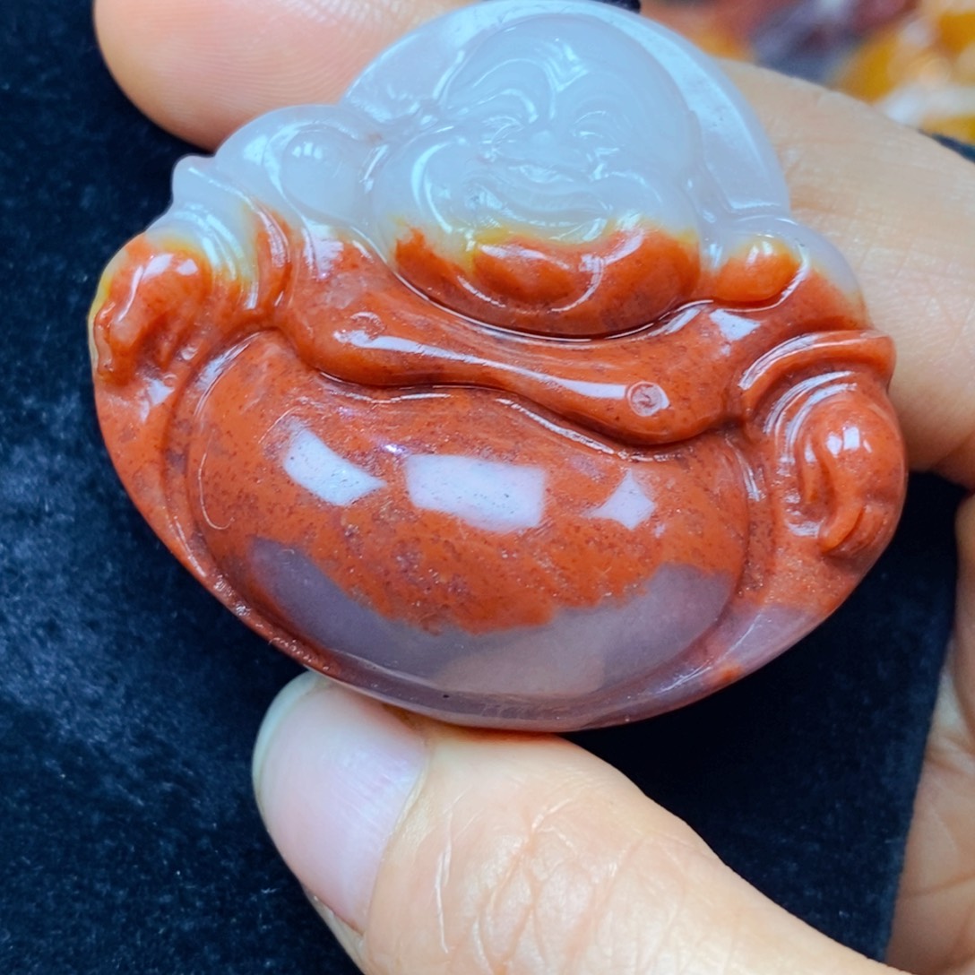 未镶嵌石英质玉（黄龙玉）颈饰