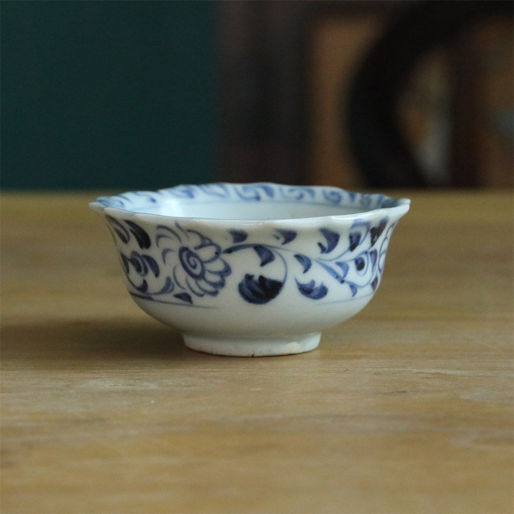 古陶瓷/青花内绘人物纹花口杯LOT4980