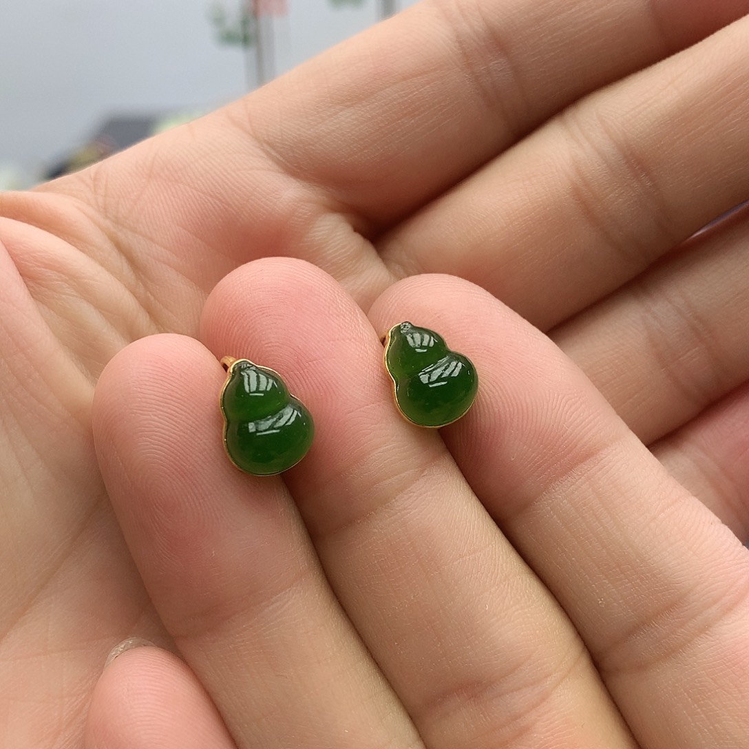 18K金镶嵌和田玉耳饰