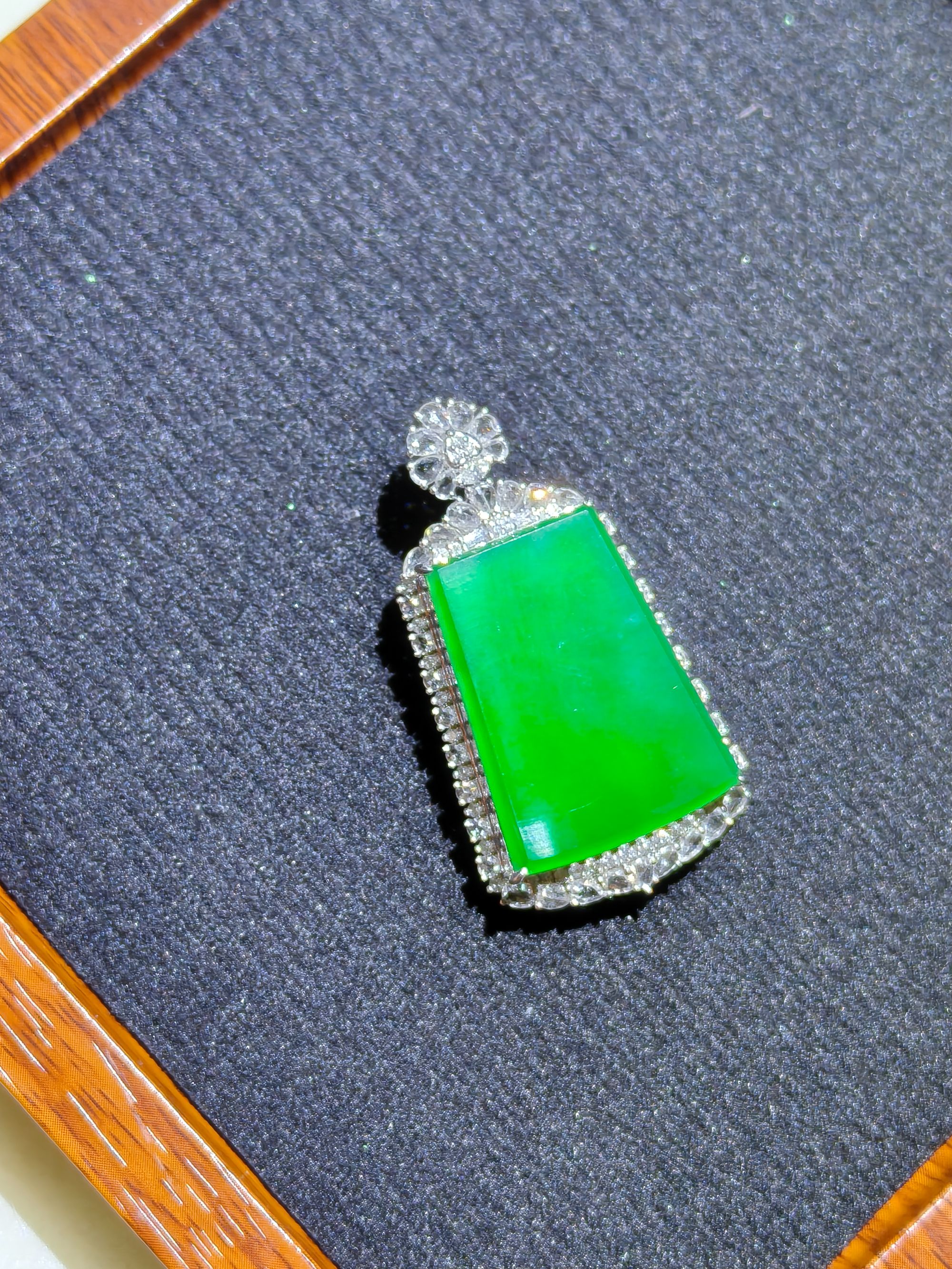 翠美珠宝甄选/天然翡翠A货18k镶嵌可开盖满绿无事牌吊坠顶奢014