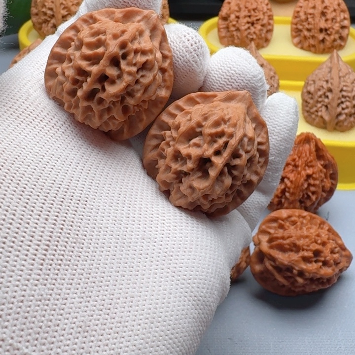 核桃精品野生玄月手捻