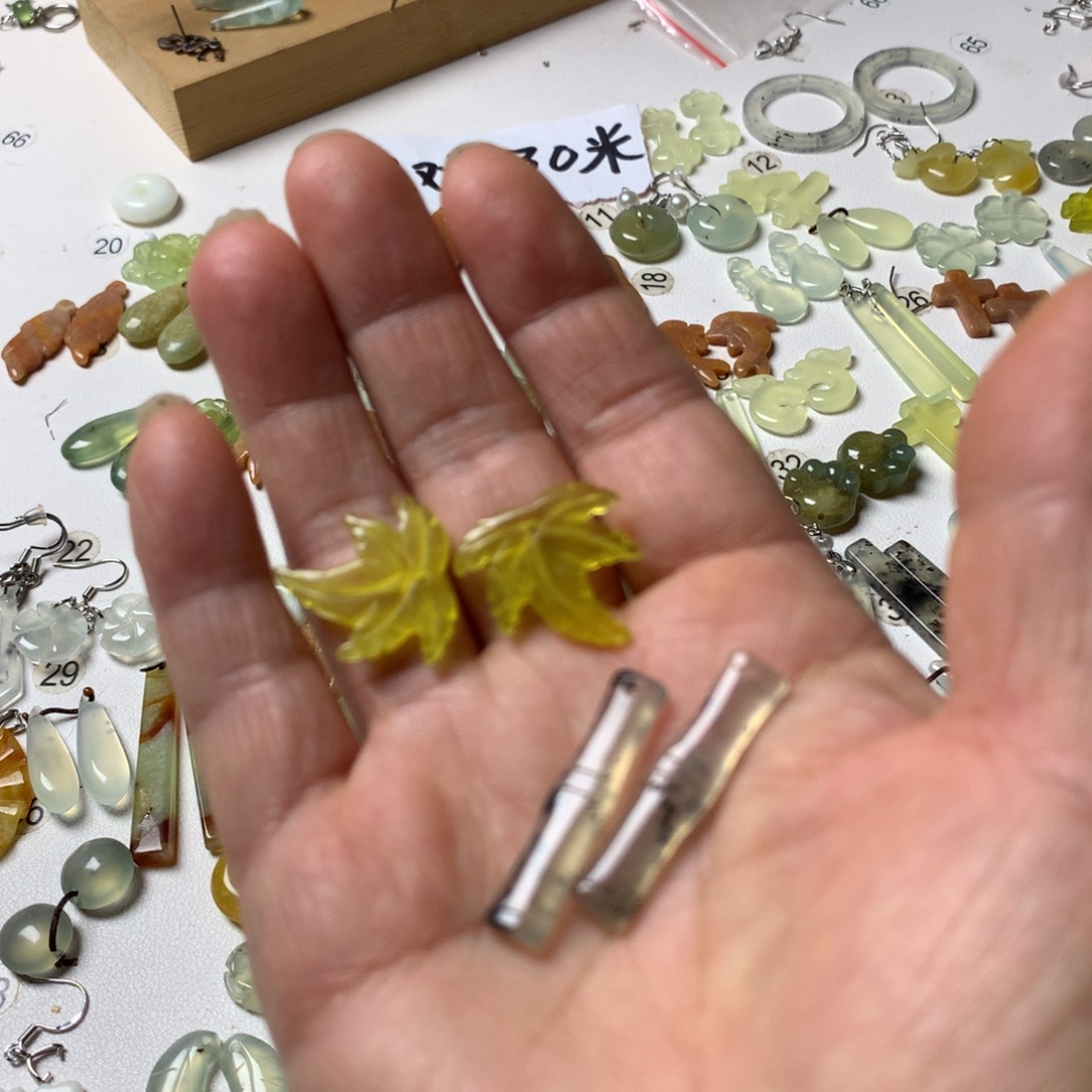 漂***你蛇纹石玉未镶嵌耳坠