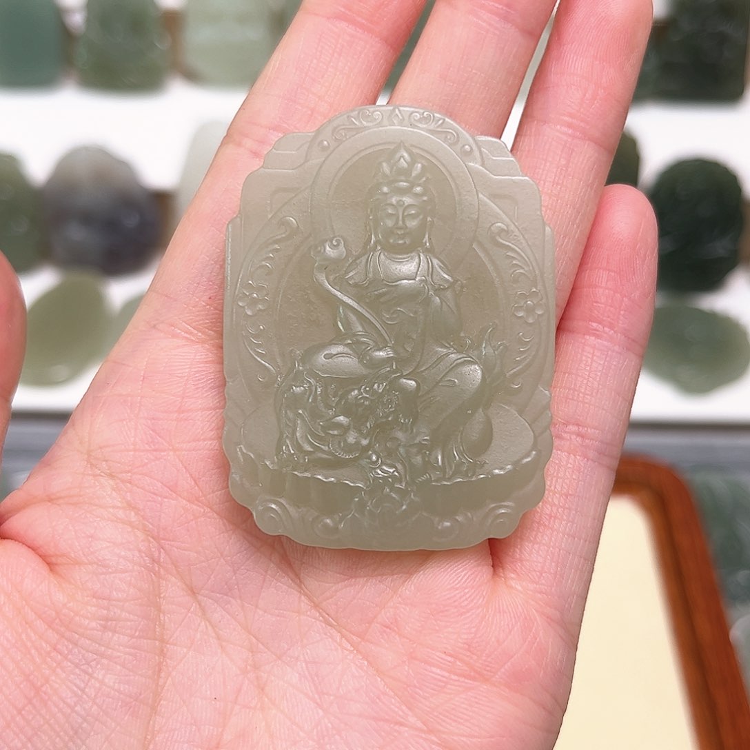 和田玉颈饰未镶嵌小***?