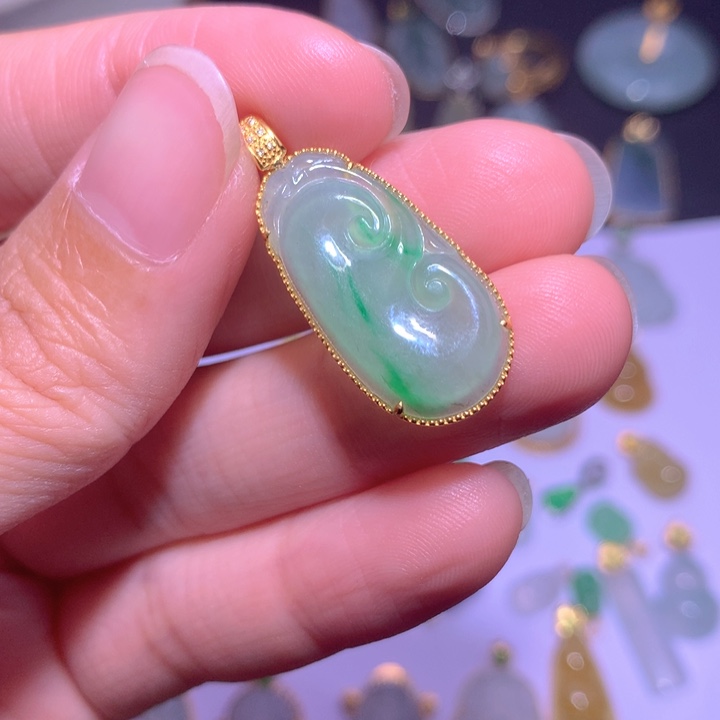 颈饰18K金镶嵌翡翠翡翠