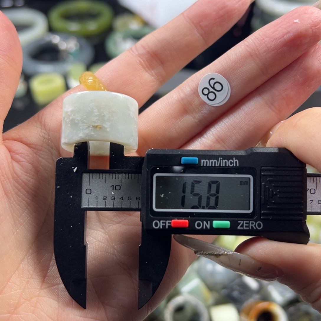 蛇纹石玉未镶嵌戒指