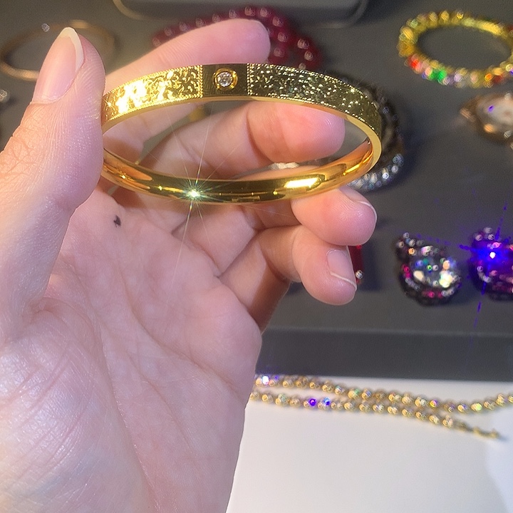 非金属78手镯57圈口。           