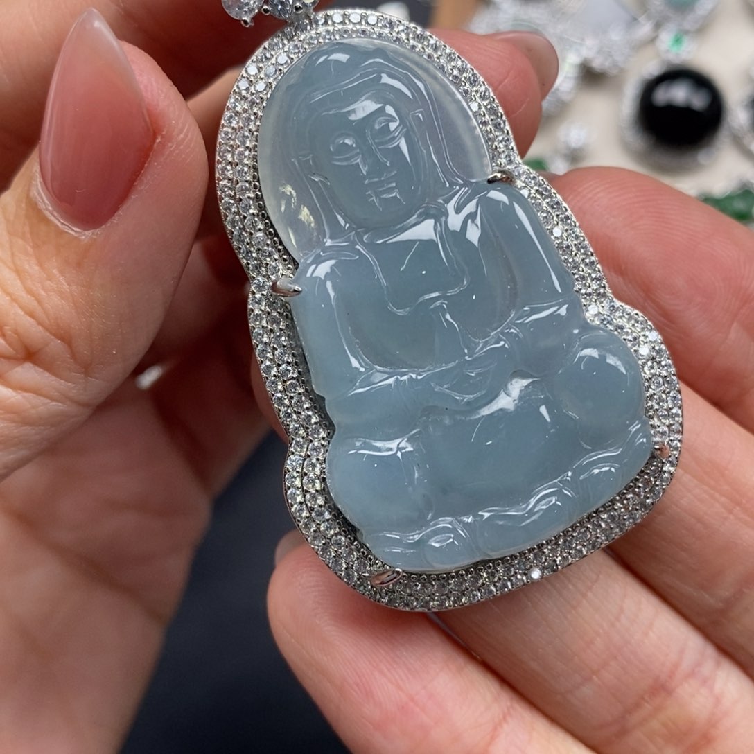 翡翠颈饰未镶嵌翡翠