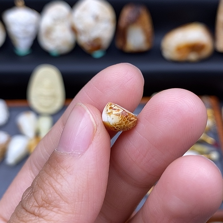 琥珀裸石未镶嵌9马蹄u87