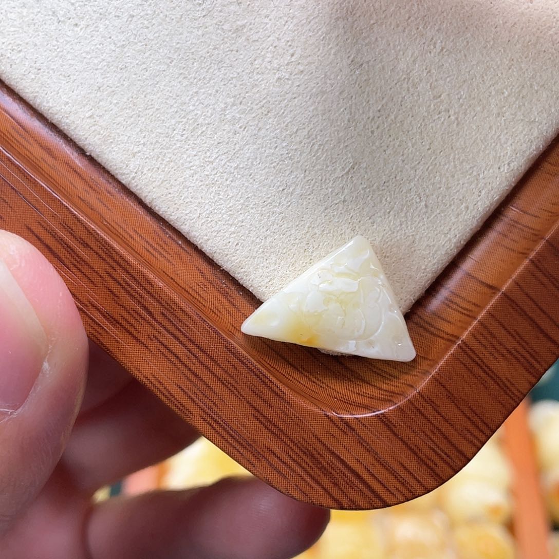 琥珀裸石未镶嵌蜜蜡