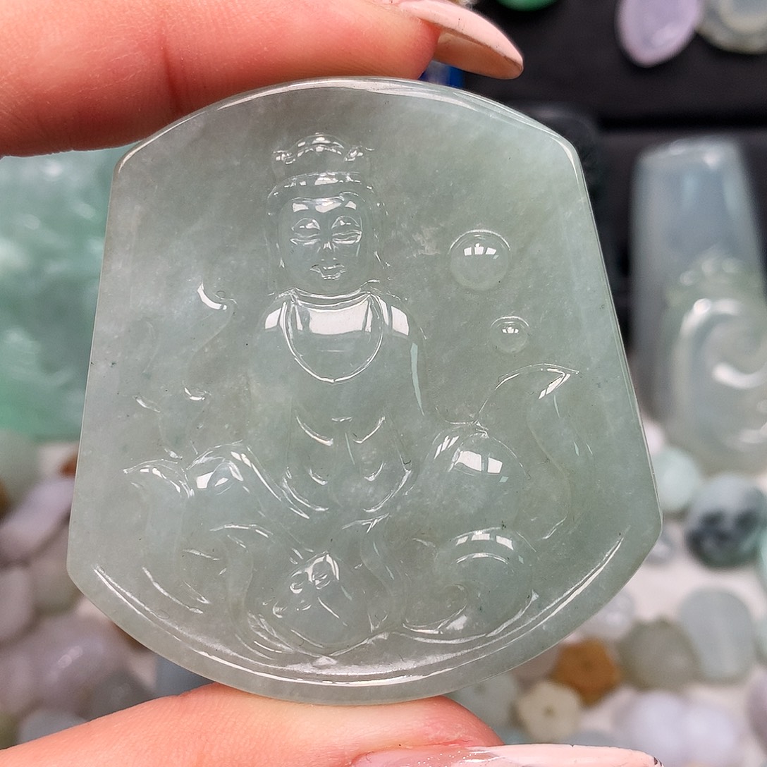 翡翠未镶嵌颈饰玉牌