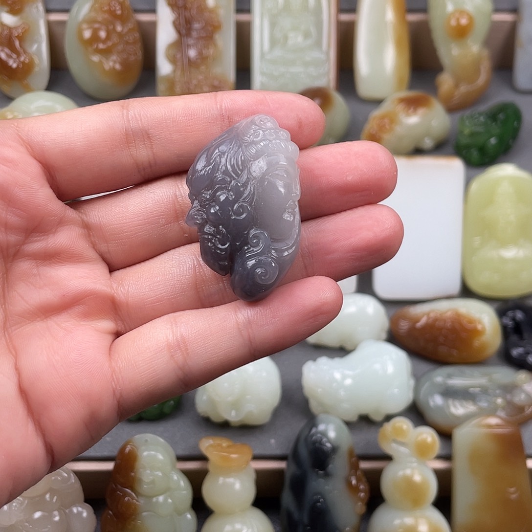 和田玉未镶嵌颈饰