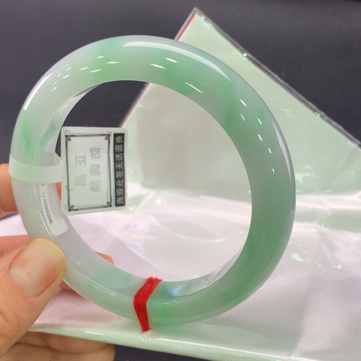 翡翠未镶嵌手镯正圈60