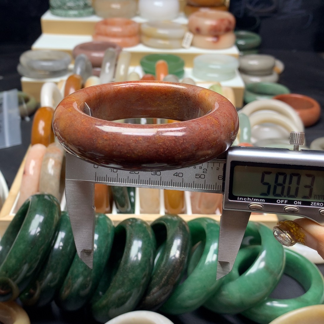 石英质玉手镯未镶嵌