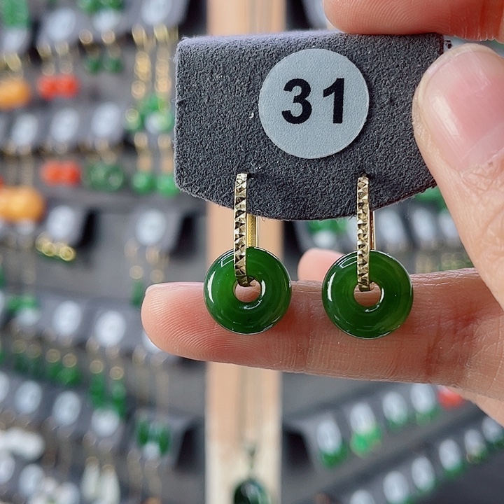 18K金镶嵌和田玉耳饰