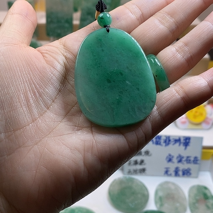 颈饰未镶嵌石英质玉非洲翠