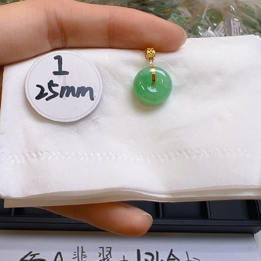 翡翠颈饰18K金镶嵌翡翠