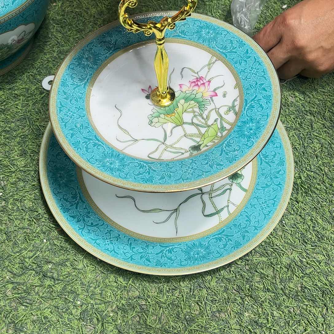 瓷片珐琅彩果盘一个微瑕