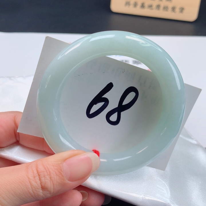 翡翠手镯未镶嵌冰