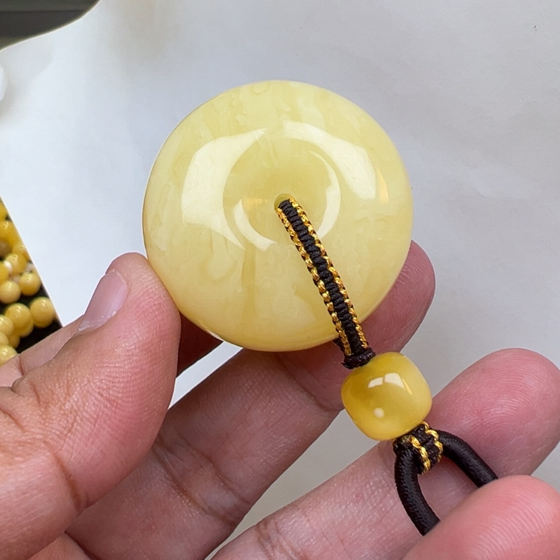 蜜蜡未镶嵌珠宝奇石22.2克