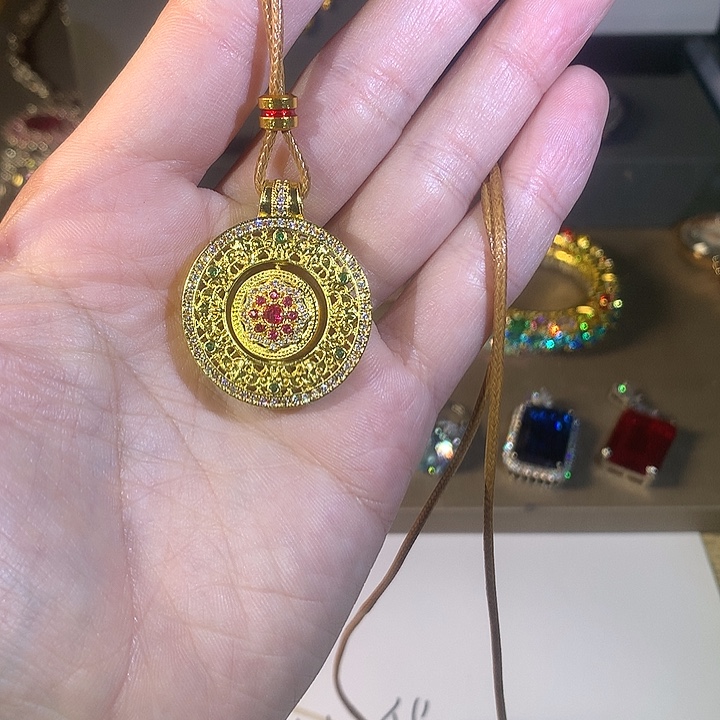 非金属114吊坠。              