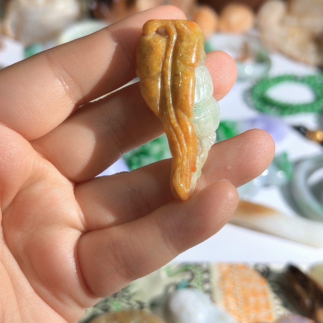 翡翠未镶嵌颈饰翡翠俏色巧雕一夜暴富