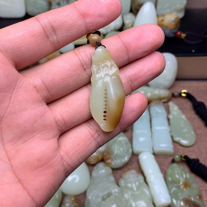 和田玉（糖玉）未镶嵌颈饰