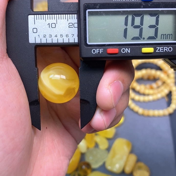 未镶嵌琥珀珠宝奇石