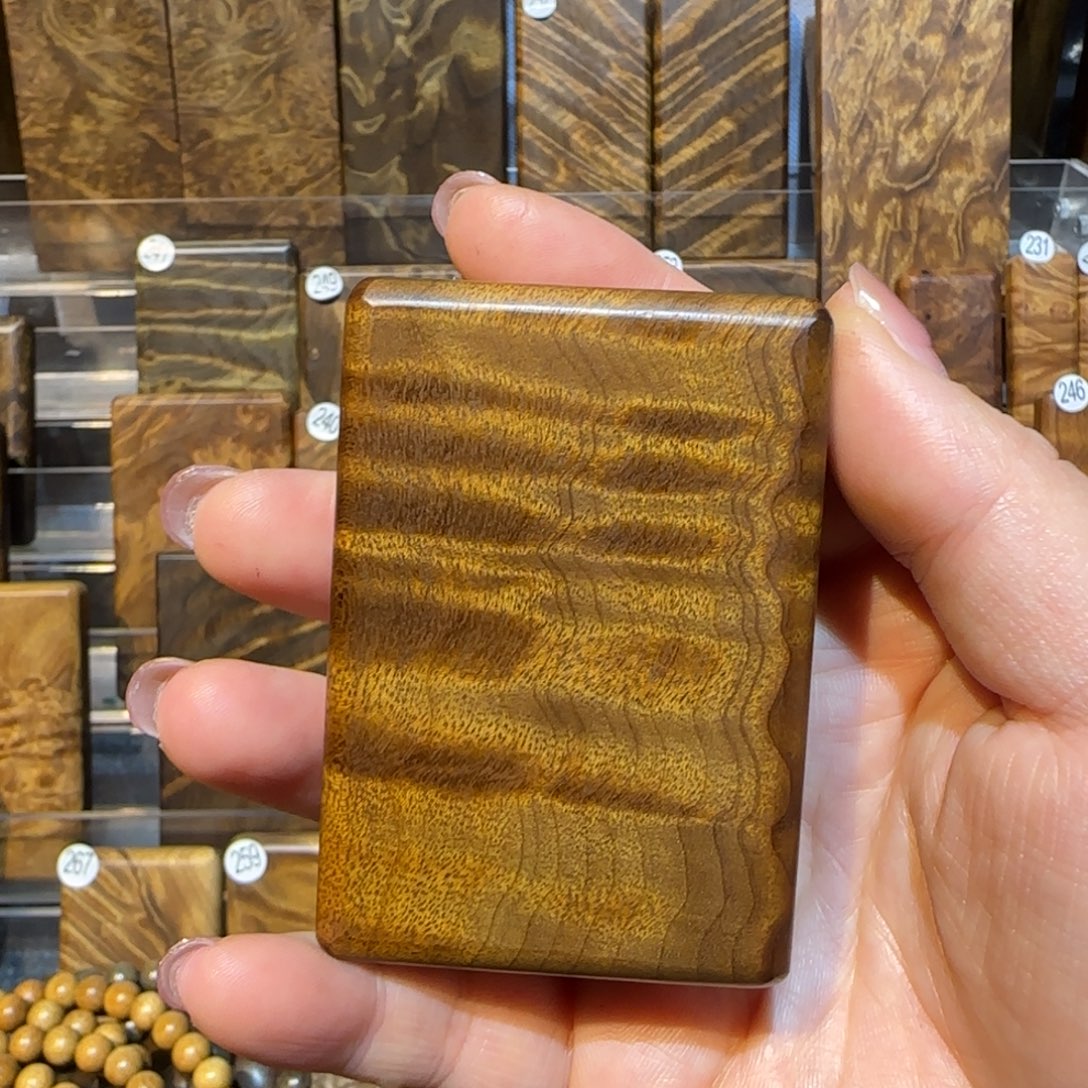 自***渡楠木（金丝楠）把件金丝楠木小叶桢楠