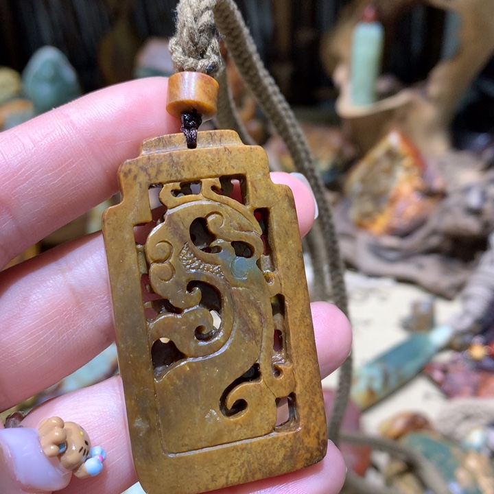 岫岩河磨玉（透闪石质玉）挂件未镶嵌