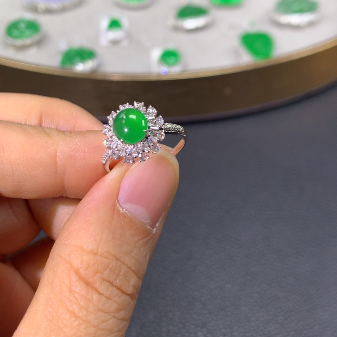 翡翠戒指18K金镶嵌翡翠