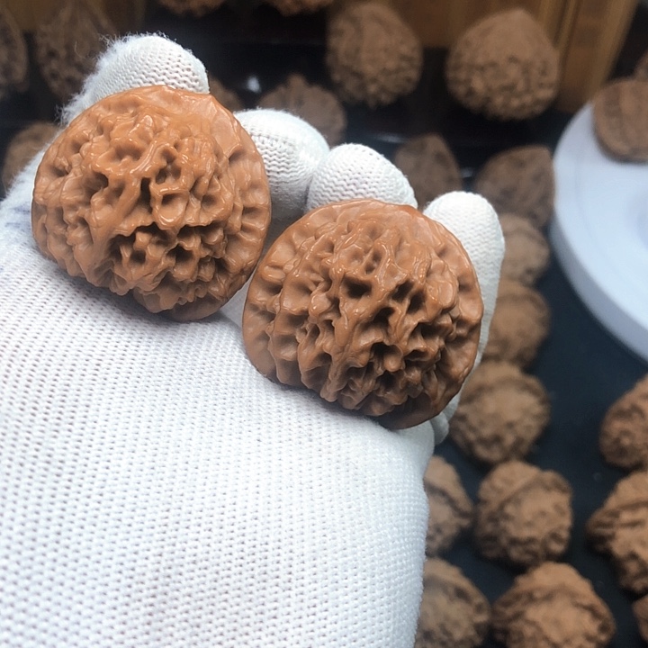 桃核把件秦闷狮子头精品文玩核桃