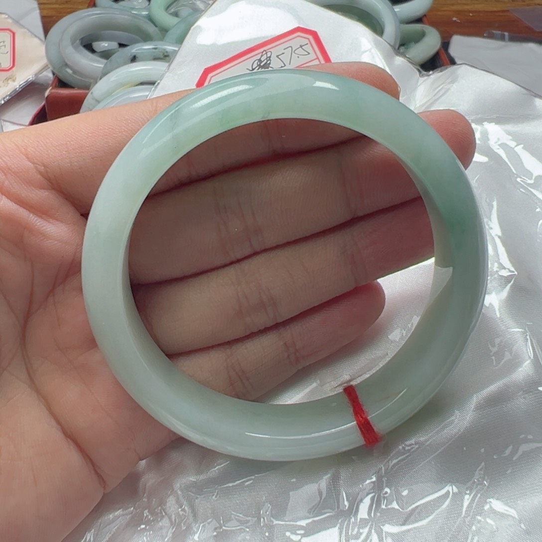 翡翠手镯未镶嵌57.5宽版飘花细腻包容