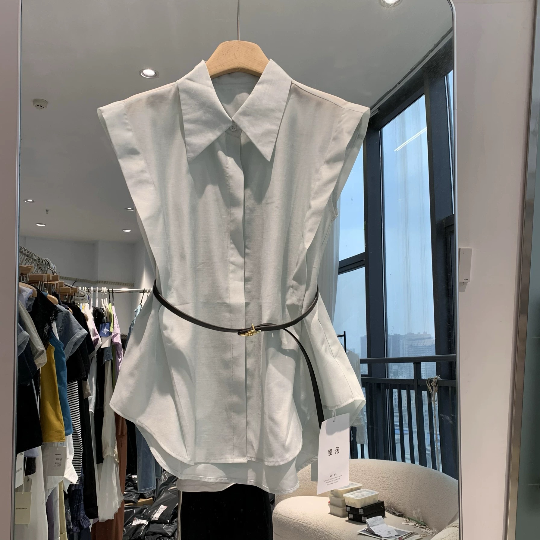 翻领单排扣纯色配腰带中长款飞袖衬衫女夏季新款显瘦洋气小衫