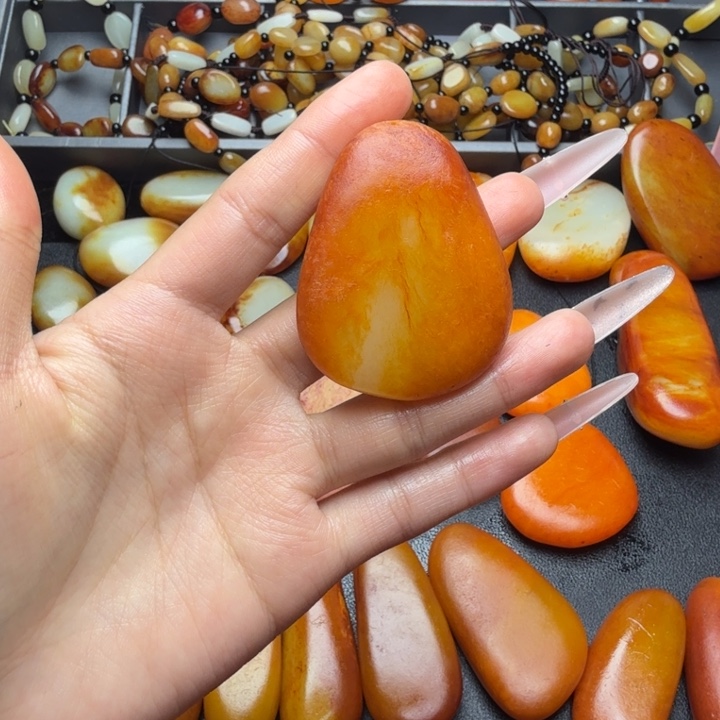 晶***京和田玉未镶嵌颈饰