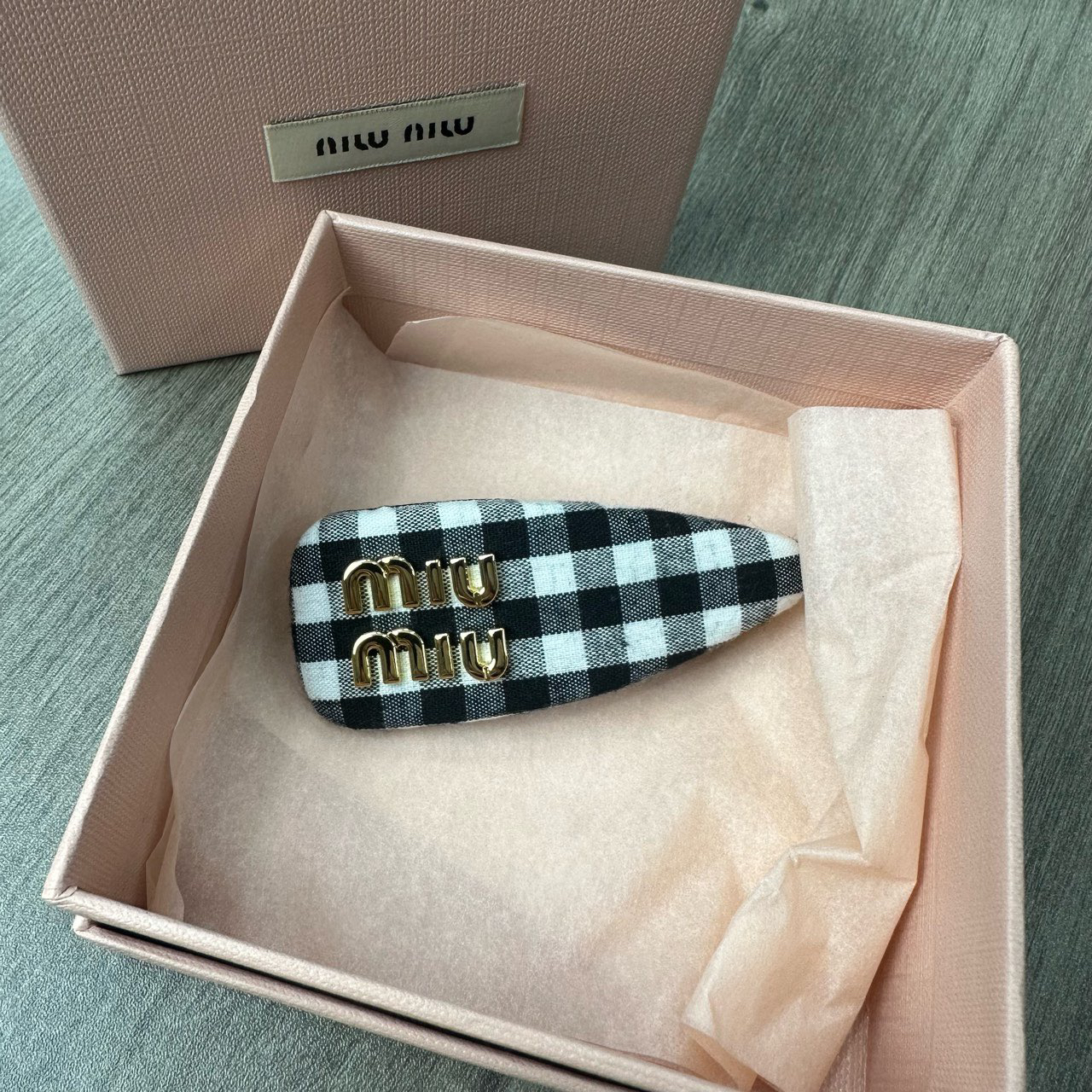 全新未使用 MIU MIU/缪缪 大格纹装饰金属发夹女款 黑色 全新带盒