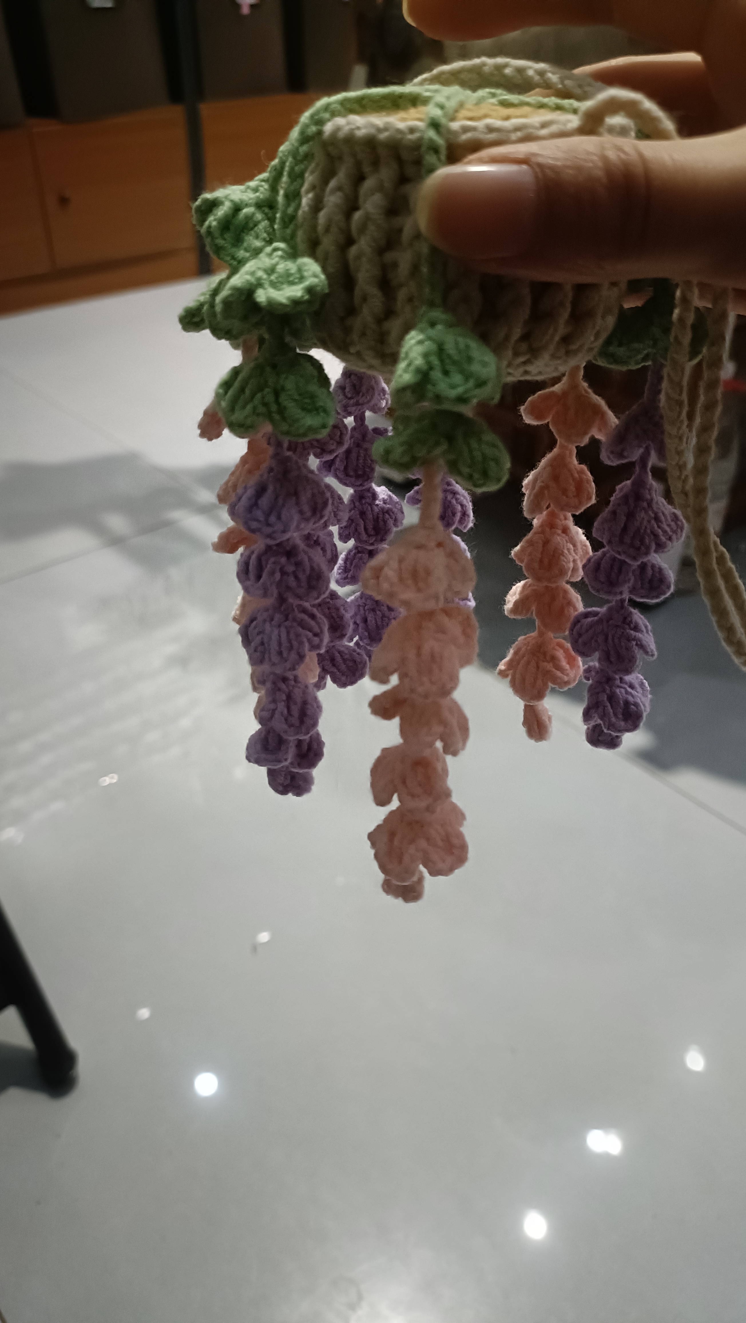 手工钩织紫藤花吊篮