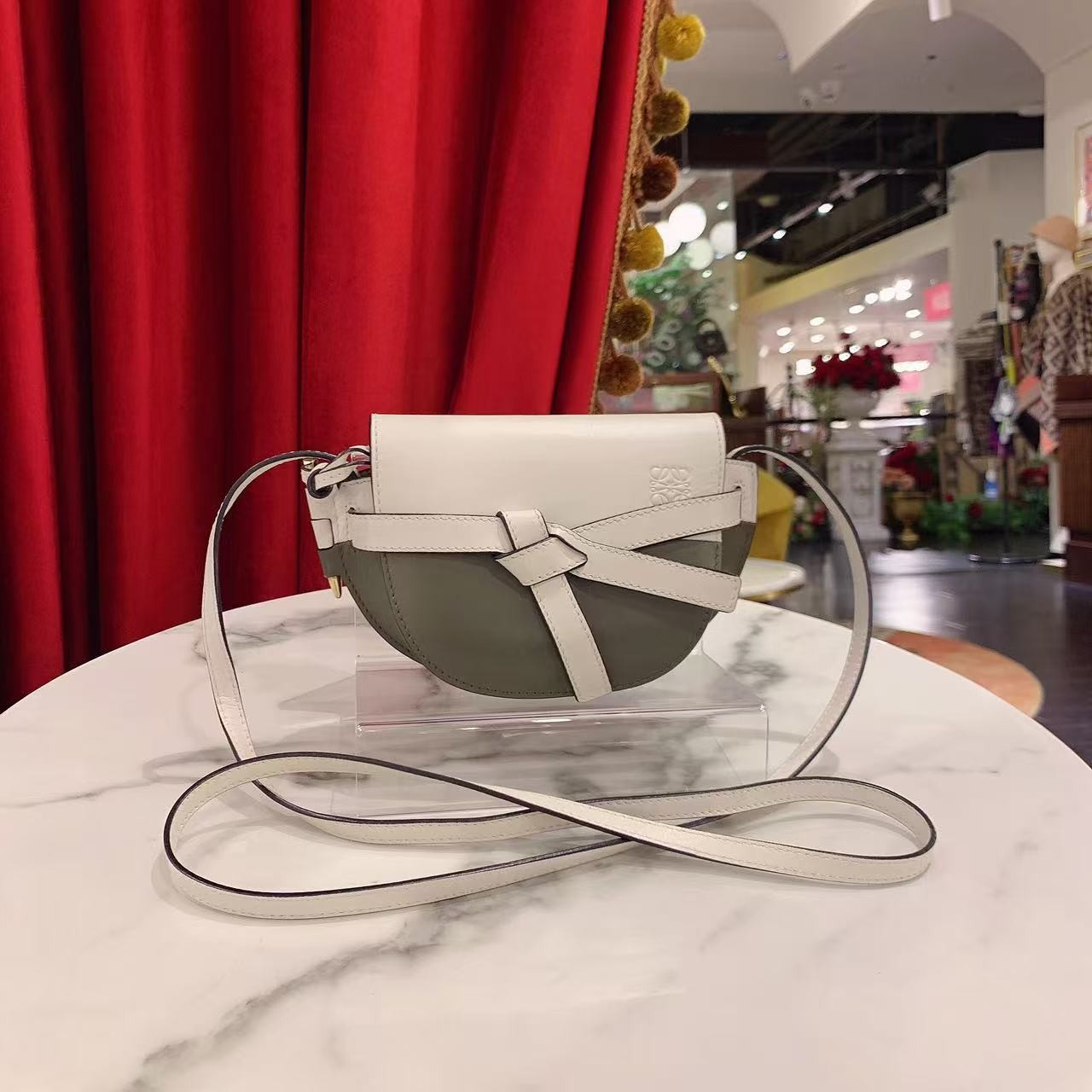 95新 LOEWE/罗意威 GGS萌萌丨gate白金mini金扣单肩包/28744525