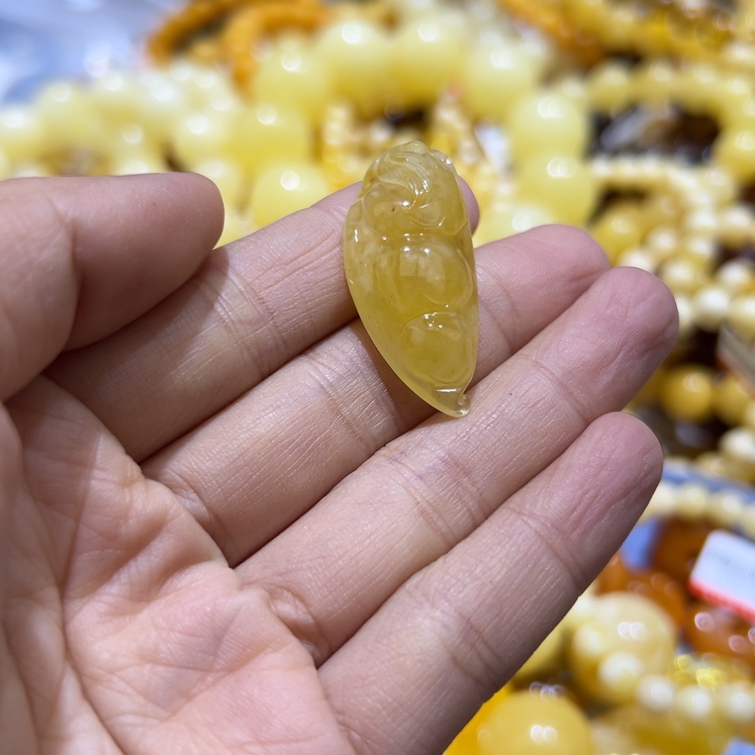 琥珀珠宝奇石未镶嵌