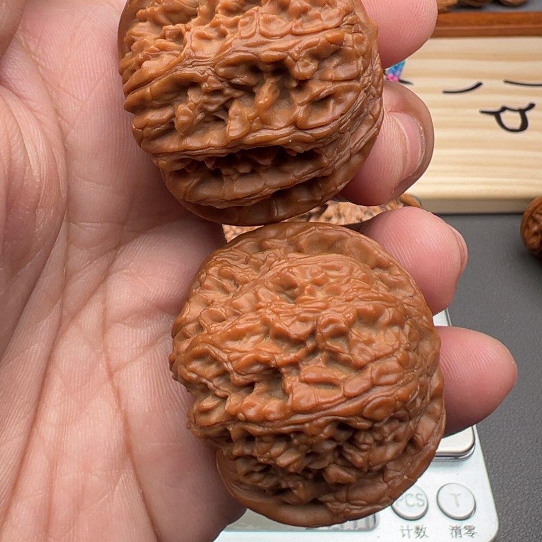 文玩核桃把件龙洞裕